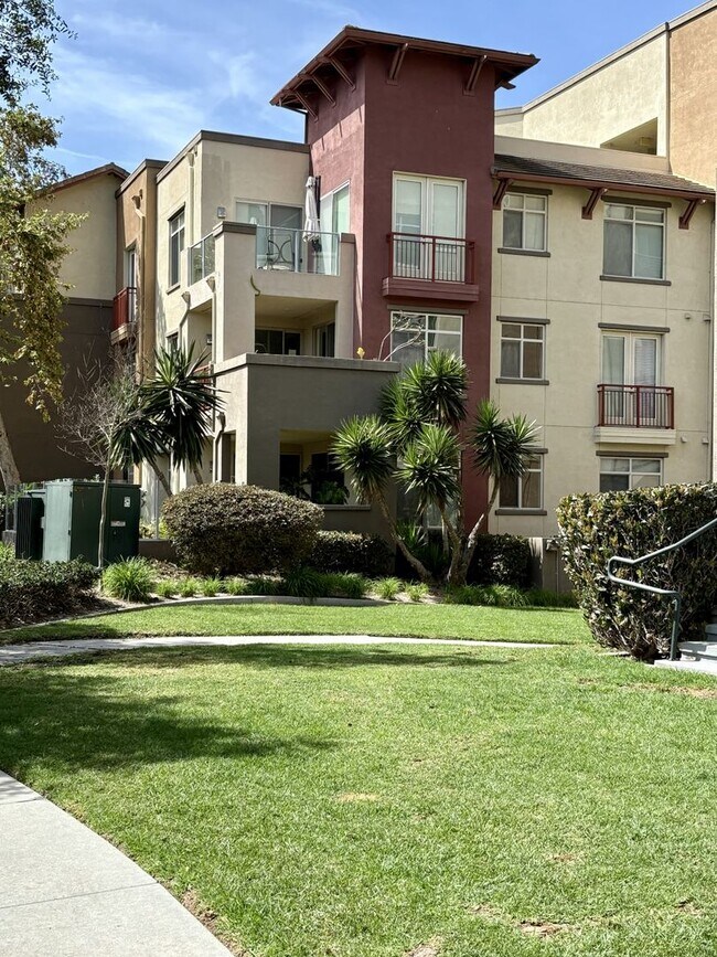 Building Photo - Resort Lifestyle at The Lido in Mission Valley