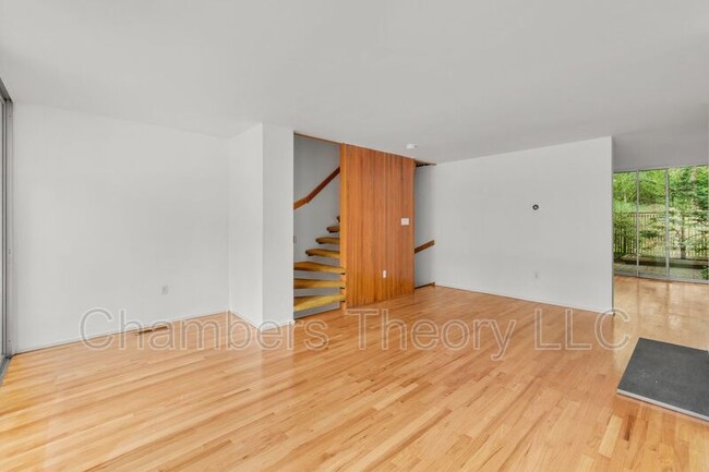 Building Photo - 11593 Maple Ridge Rd