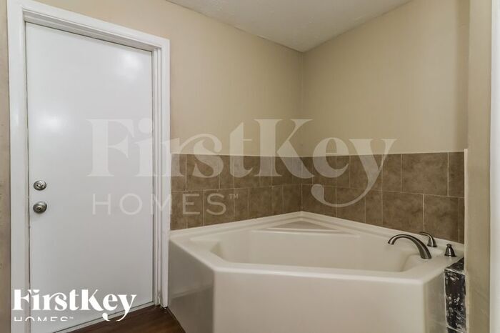 Building Photo - 4125 Woodsville Dr