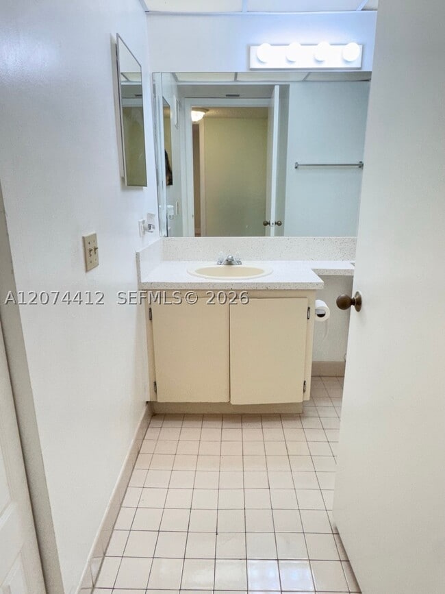 Building Photo - 8120 Geneva Ct