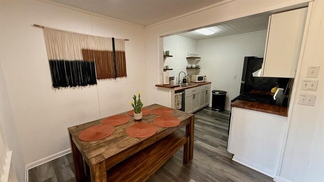 Building Photo - 1802 E University Ave