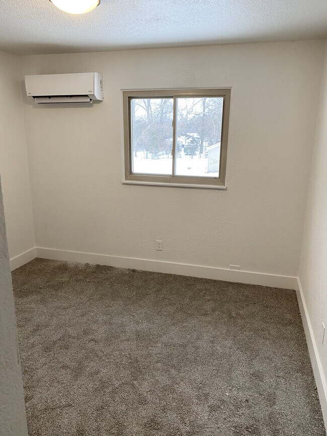 Building Photo - 5062 Amy Dr