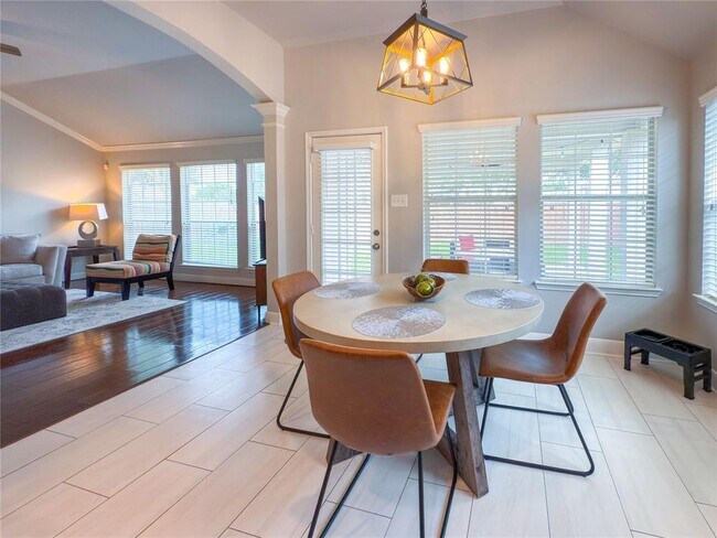 Building Photo - 2516 Spring Landing Dr