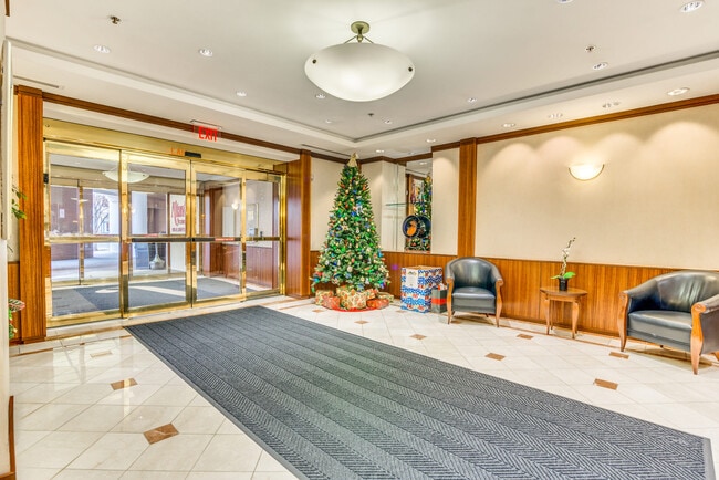 Building Photo - 900 N Stafford St