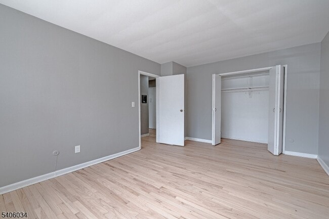 Building Photo - 138 Roseland Ave