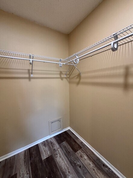 Building Photo - 2 Bed/2 Bath