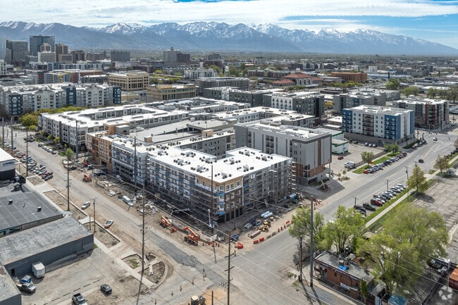 Community Context - Central West Apartments