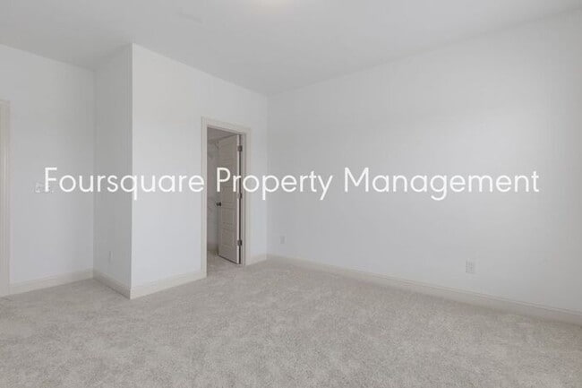 Building Photo - Spacious Townhome with Entry-Level Guest Suite, Washer/ Dryer Included, 2nd floor Balcony & 2-Car...