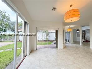 Building Photo - 1621 Diplomat Dr