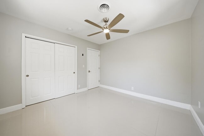 Building Photo - 5031 NE 23rd Terrace