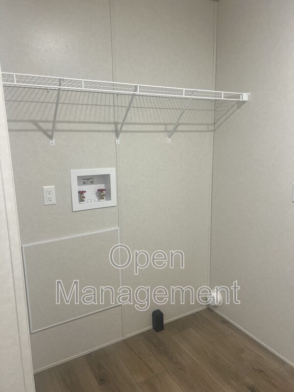 Building Photo - 825 1st Ave E