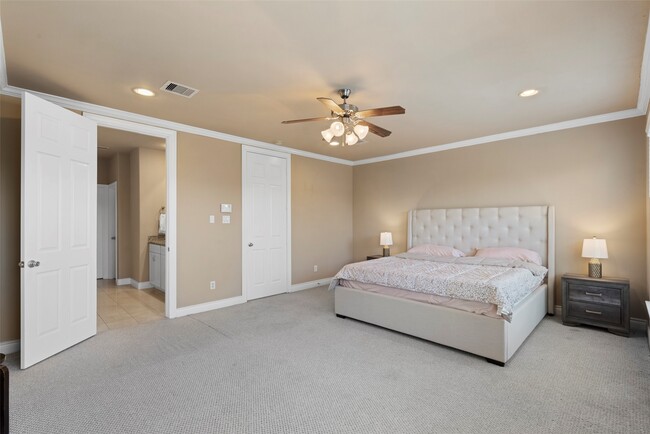 Building Photo - 9125 Harbor Hills Dr