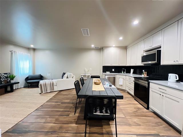 Building Photo - 6211 W Northwest Hwy