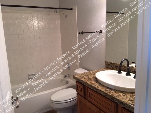 Building Photo - 5144 E Carolina Dr