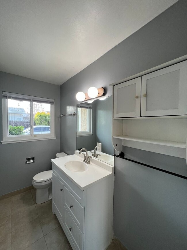 Building Photo - Beautiful 3B/2BA home with Washer/Dryer & ...