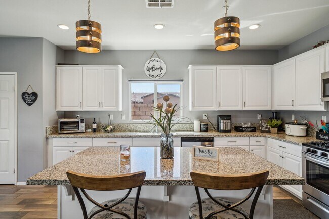 Building Photo - 42912 Gazapo Ct
