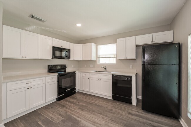 Building Photo - 5630 Gineridge Dr
