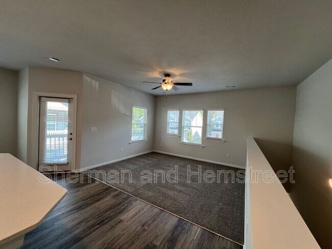 Building Photo - 5005 Mimosa Dr