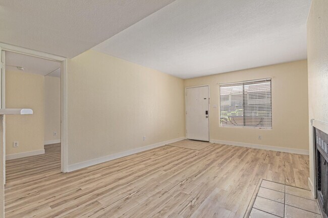 Building Photo - 5995 N 78th St