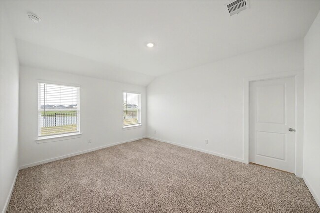 Building Photo - 3930 Langridge Dr