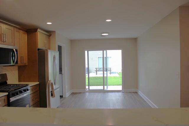 Building Photo - 520 Carriage Ct