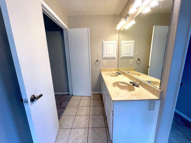 Building Photo - CUTE 3 BEDROOM HOME ON CUL-DE-SAC WITH LARGE BACK YARD*FRESH INTERIOR PAINT*2 CAR GARAGE*FIREPLAC...