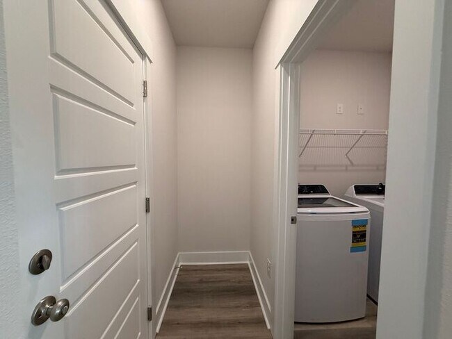 Building Photo - Gulf Breeze - Deer Ridge Crossing - 4 bedroom, 2.5 bathroom - New Construction