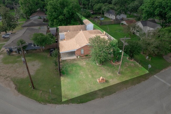 Building Photo - 810 Roosevelt St