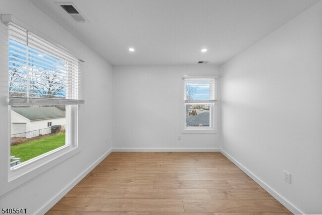 Building Photo - 80 Anderson St