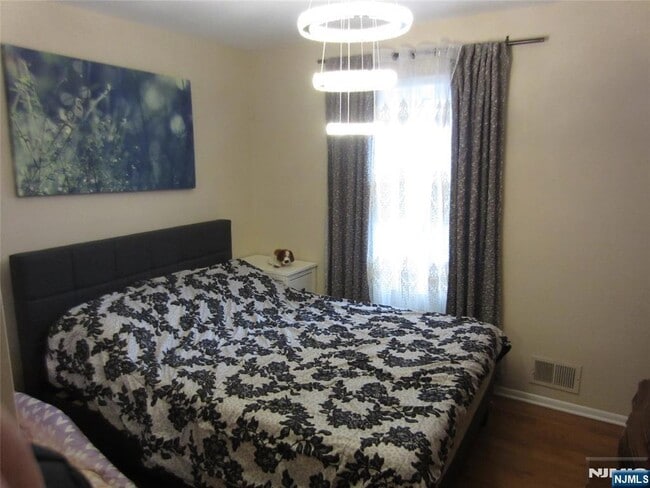 Building Photo - 233 Midland Ave