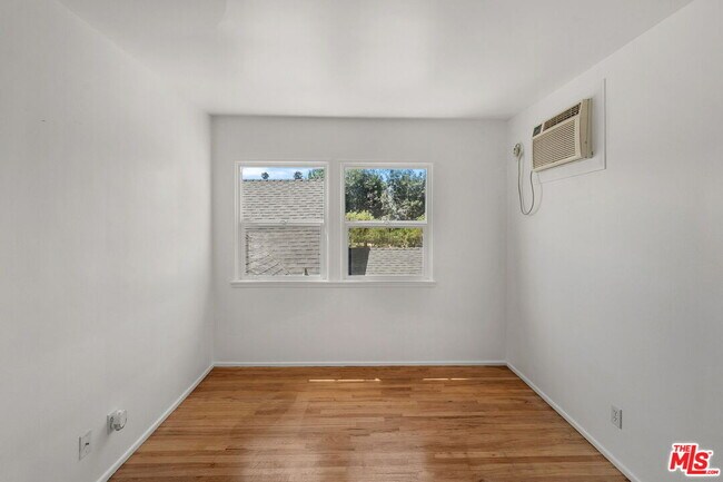 Building Photo - 2231 Laverna Ave