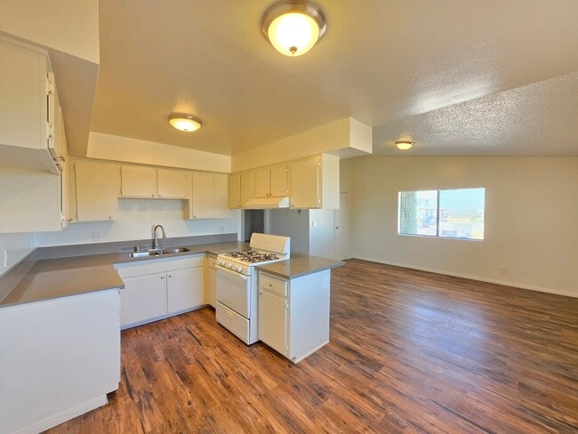 Building Photo - 8342 Columbine Ave