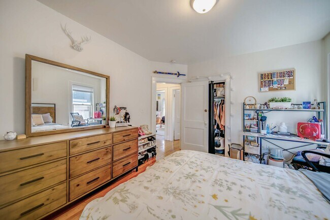 Building Photo - Charming 5-Bedroom Home with Exposed Brick and Modern Upgrades