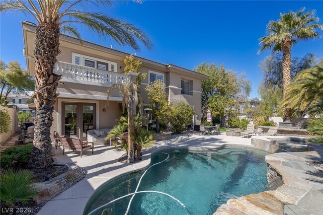 Building Photo - 724 Pinnacle Heights