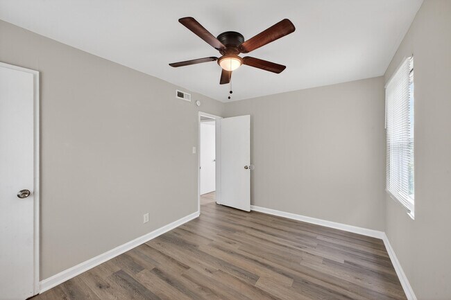 Building Photo - 1111 Alderman St NE