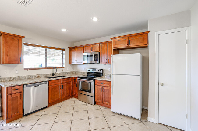 Building Photo - 10514 W Foothill Dr