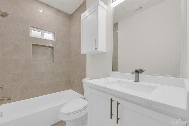 Building Photo - 15 E 24th St