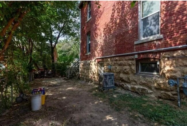 Building Photo - 945 Spruce St