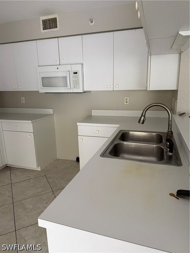 Building Photo - 15415 Cedarwood Ln