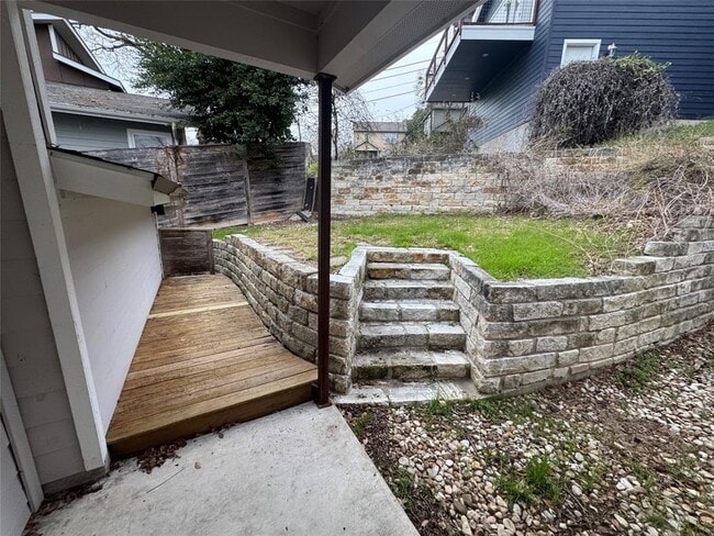 Building Photo - 2708 Oak Springs Dr