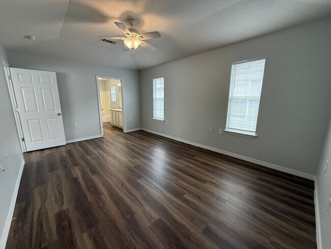 Building Photo - Pensacola - Springfield - 3 bedroom, 2 bathroom