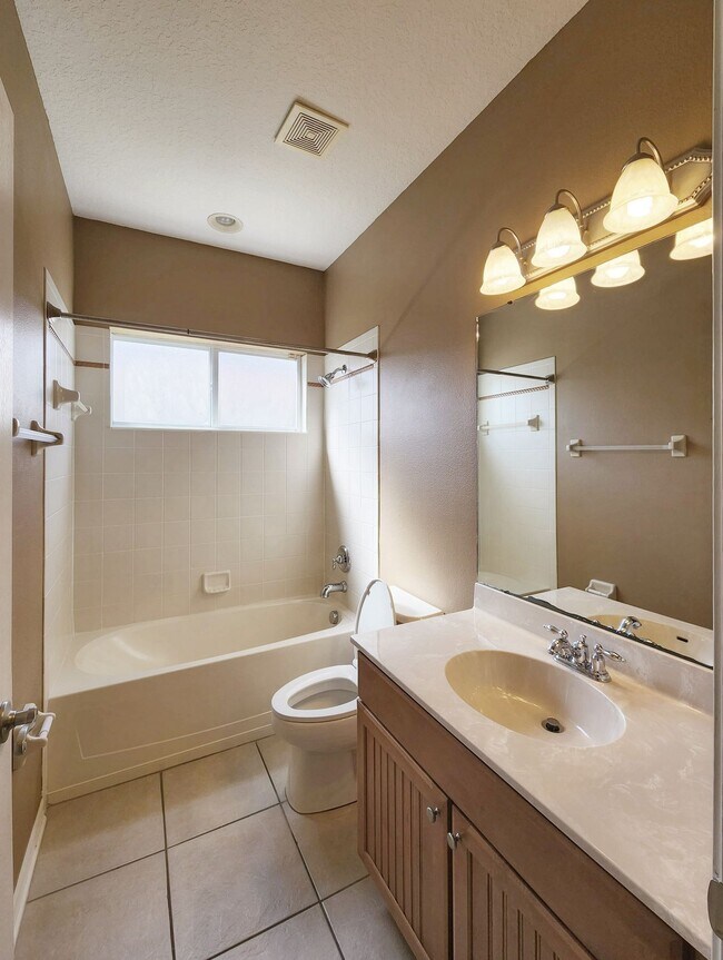 Building Photo - 2408 Tea Olive Terrace