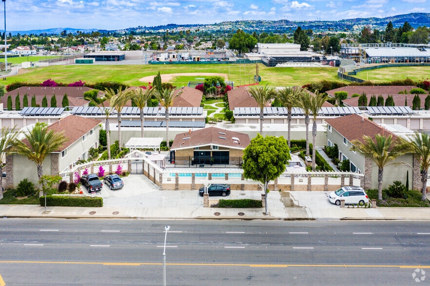 Primary Photo - Americana Apartments