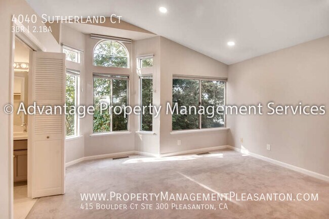 Building Photo - 4040 Sutherland Ct