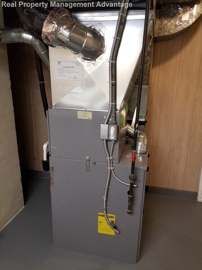 Building Photo - Meticulously Maintained 2 Bedrooms and 1.5 Bathrooms in Ferndale!