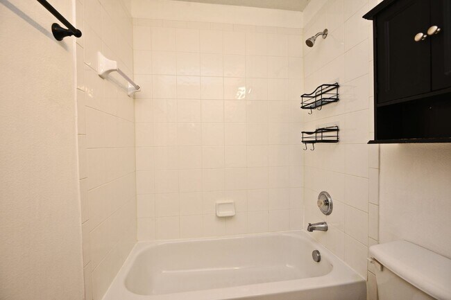 Building Photo - 692 Seabrook Ct