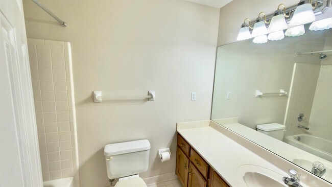 Building Photo - 275 Home Pl