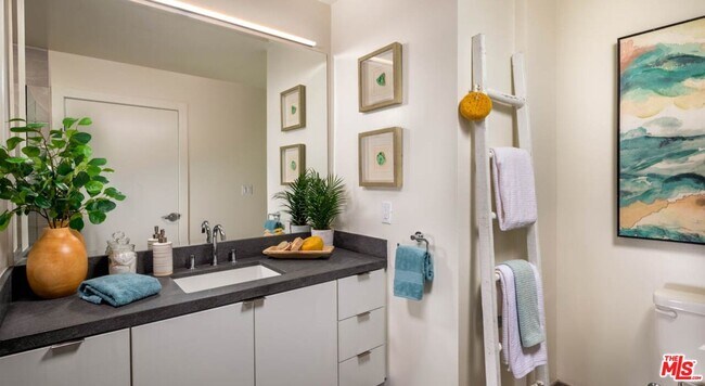 Building Photo - 10375 Washington Blvd