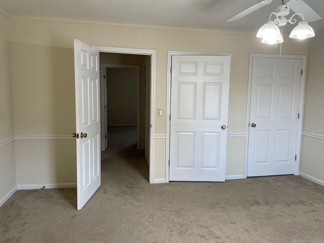 Building Photo - 2 BED, 1.5 BATH TWO STORY TOWNHOME!