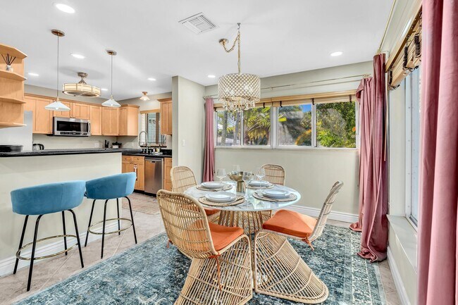 Building Photo - 3450 NE 19th Ave